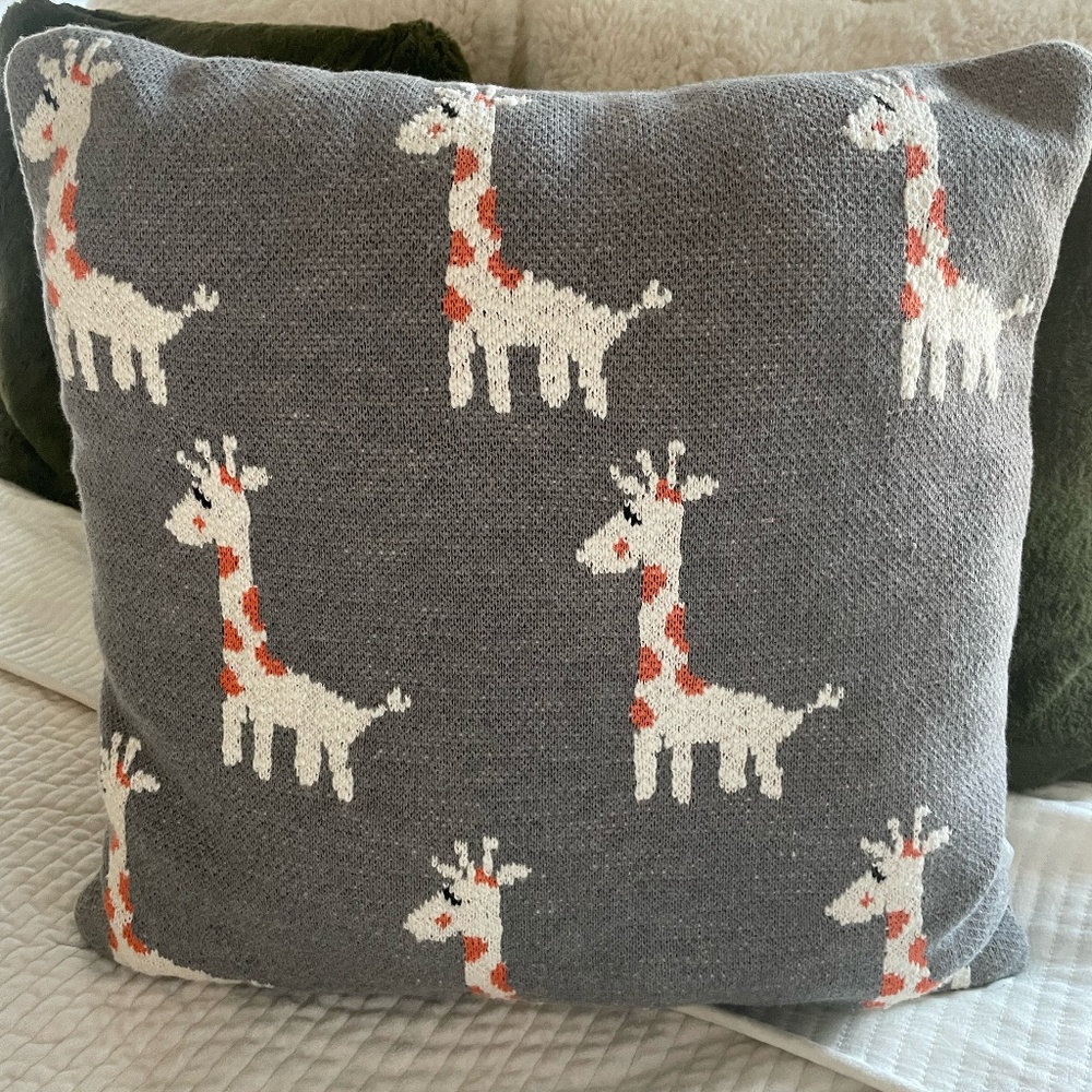 ADORABLE FROLICS KIDS COLLECTION GREY GIRAFFE PILLOW